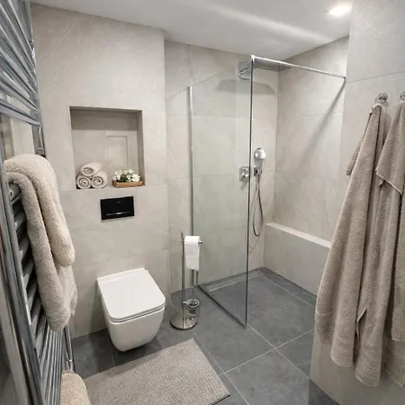 Luxury 2br Location
